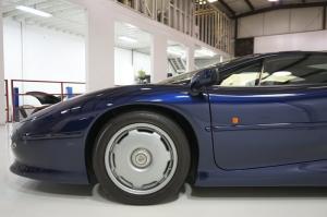 Jaguar XJ220 1994 года 